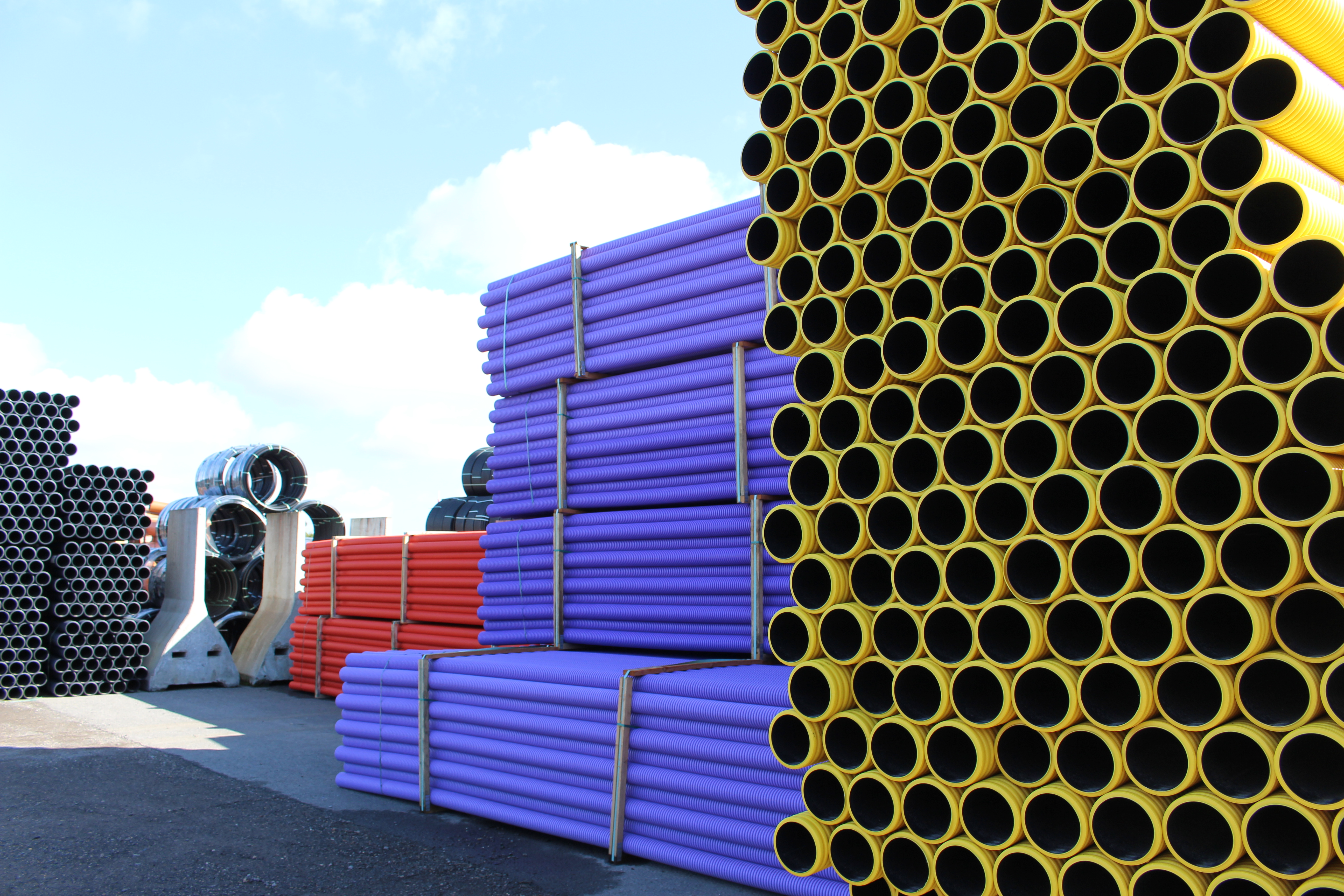 Ridgiduct - gas, motorway, lighting.JPG